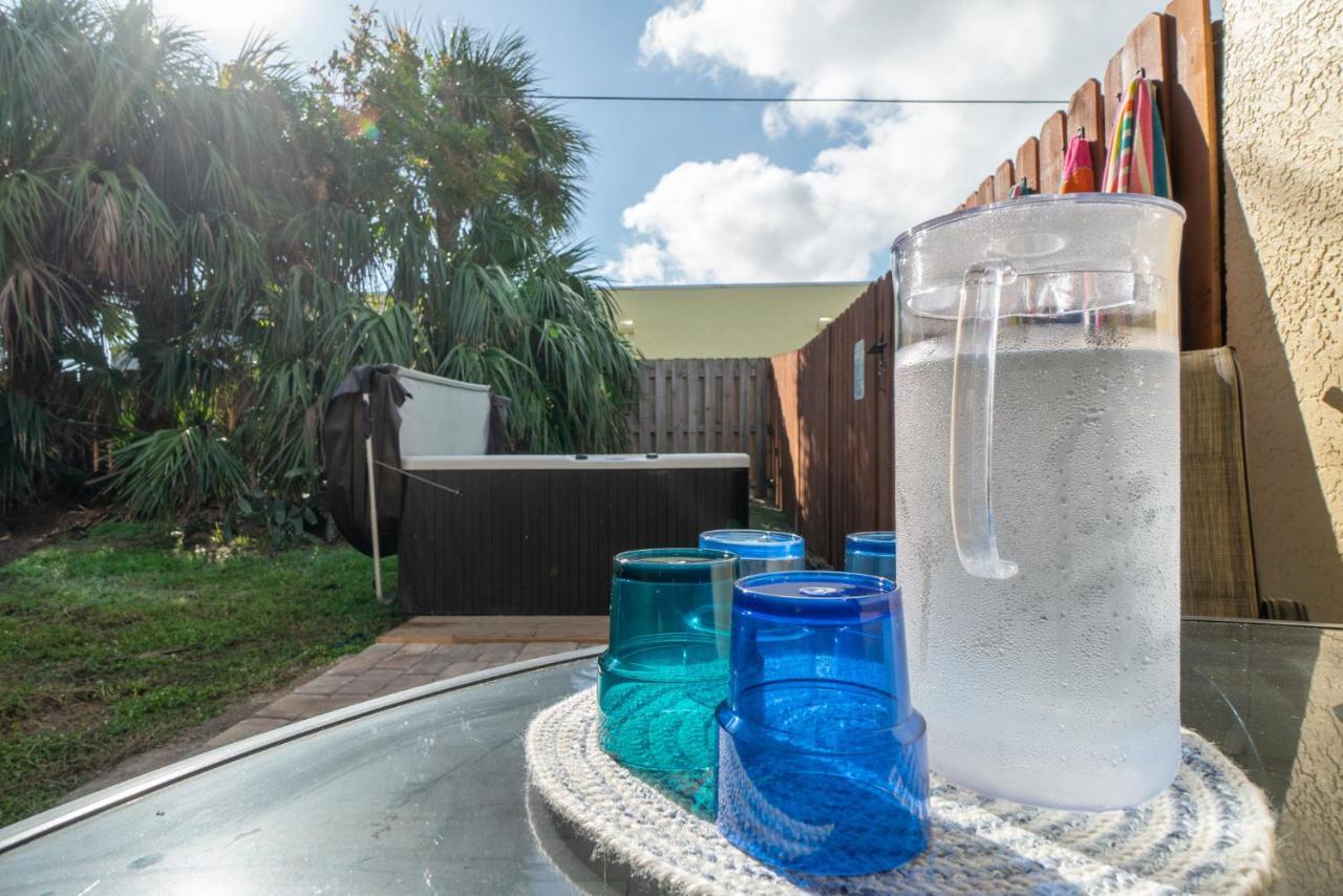 Heart Of The Waves - 3Br & 2Ba Beach Retreat - New Hot Tub - Outside Patio With Grill & Seating, Steps To Fun! Melbourne Dış mekan fotoğraf